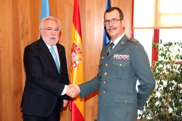 O presidente do Parlamento recibe ao novo xeneral xefe da Garda Civil en Galicia